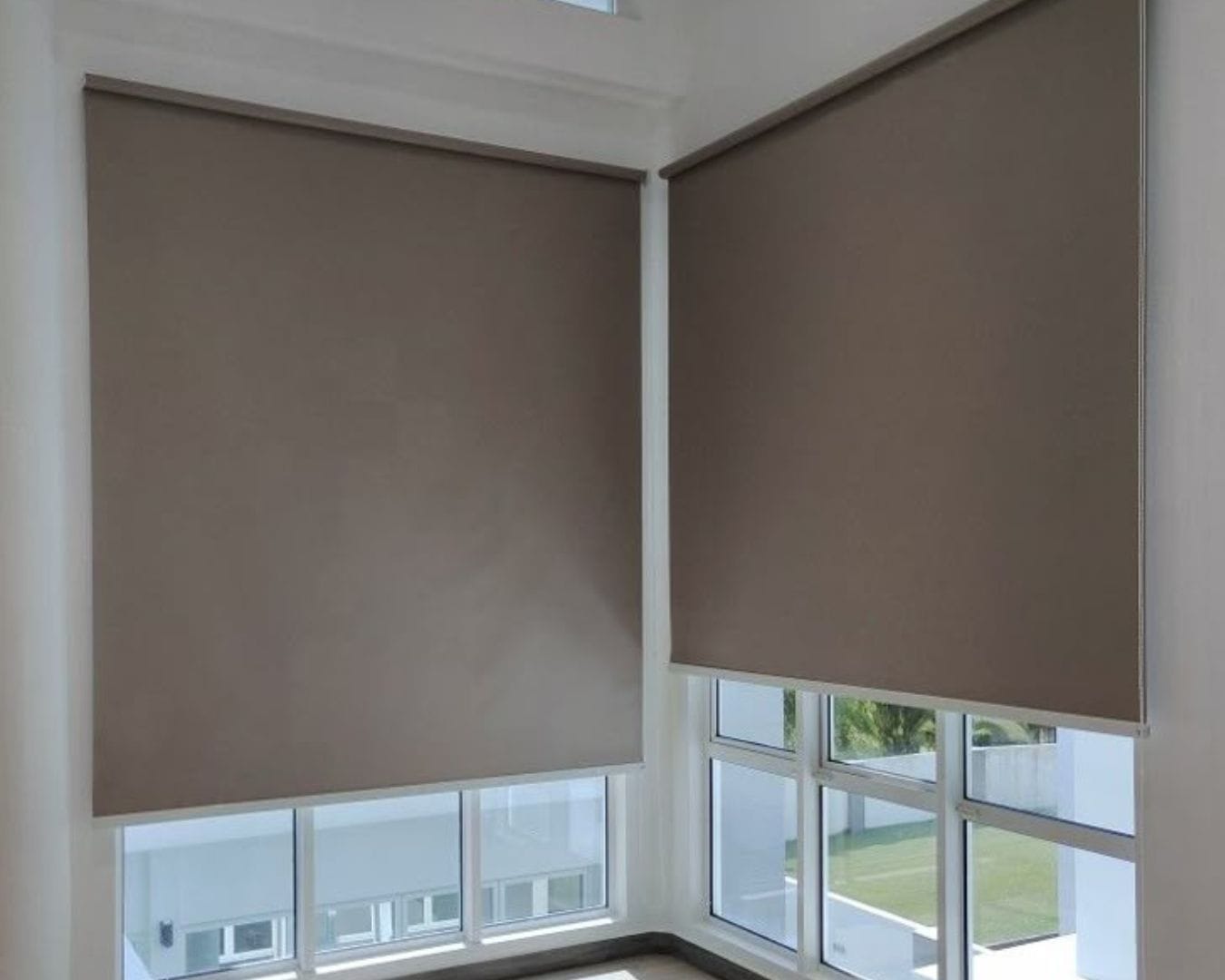 how to open roller blinds
curtians in the corner of a room