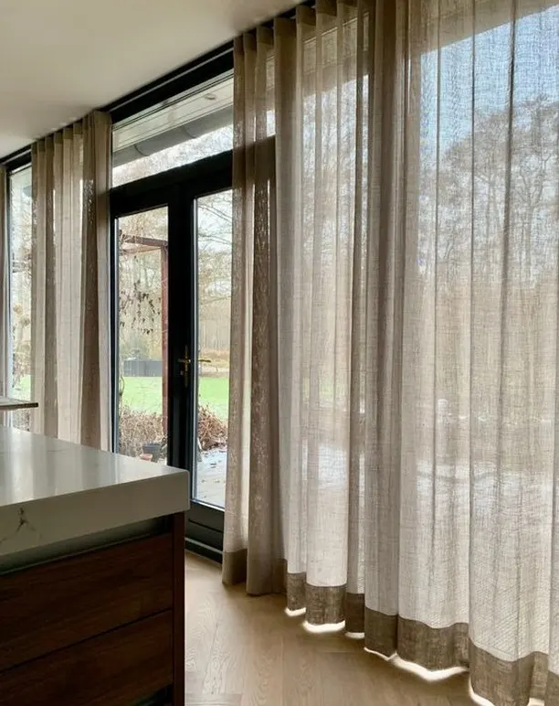 “Benefits of blackout blinds for bedrooms – complete darkness for better sleep in Dubai’s heat”